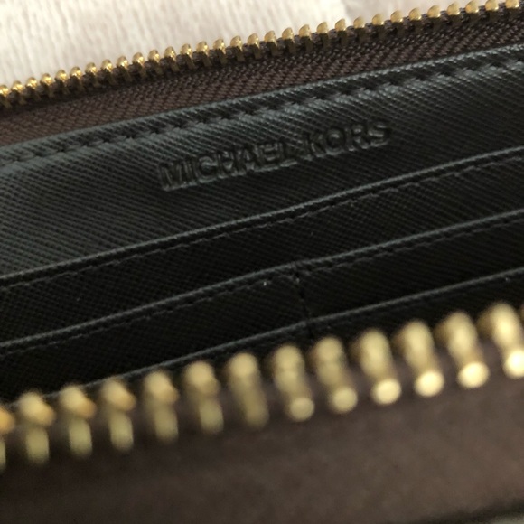 Michael Kors Wallet - Picture 6 of 7